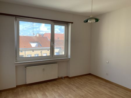 Location Appartement 4 pièces 95m² SARREGUEMINES 57200 - Photo 5
