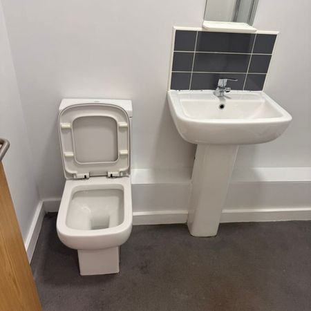 Studio Flat, Bridgewater St, L1 - Photo 3