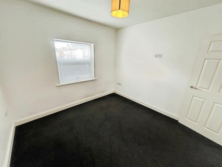 3 bedroom end of terrace house to rent - Photo 2