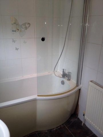 4 bedroom end of terrace house to rent - Photo 4