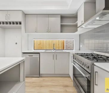 Sophisticated Design Meets Everyday Convenience - Photo 6