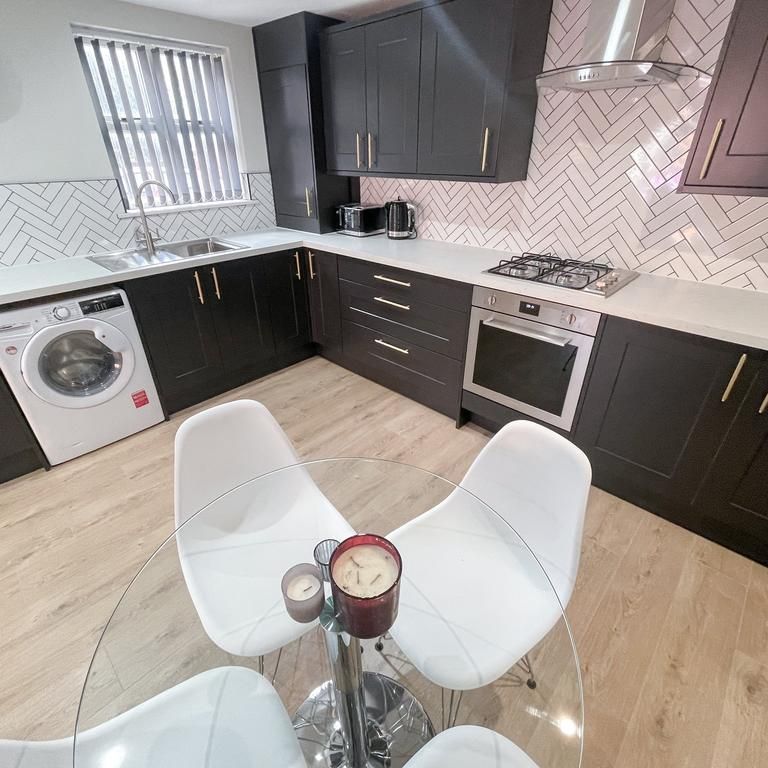 4 bedroom house to rent - Photo 1