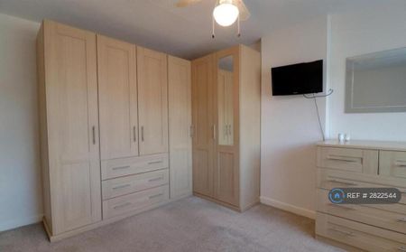 3 bedroom semi-detached house to rent - Photo 4