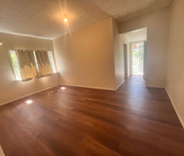 3 bedroom Nice & Clean Home, Walking distance to Oxley Train - Photo 3