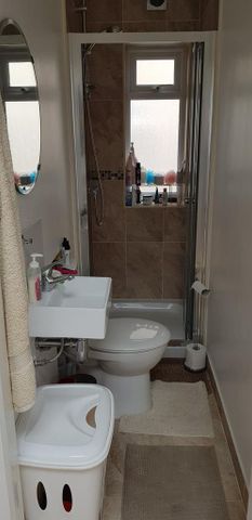 1 bedroom in a house share to rent - Photo 5