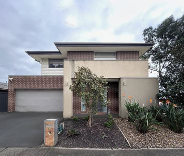 Contemporary Family Living in Mayfield Estate - Photo 1
