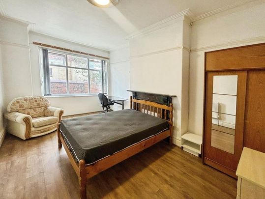 4 bedroom terraced house to rent - Photo 1