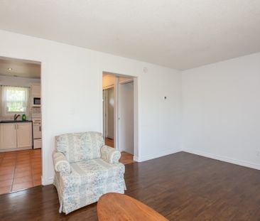 **CHARMING** 3 Bedroom Townhouse in St. Catharines!! - Photo 4