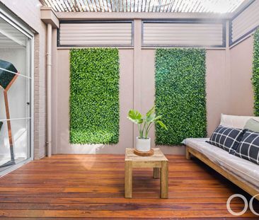 Open the Door To Classy Cosmopolitan Living - Photo 5