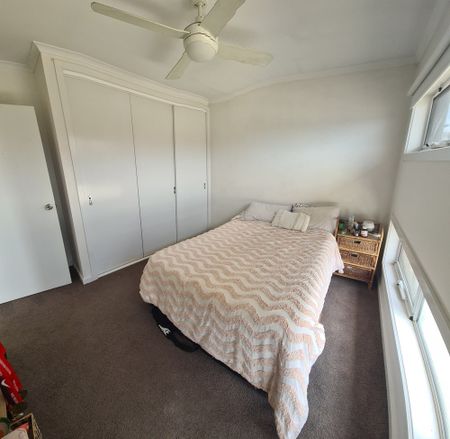 7-bedroom shared house, Ironbark Street - Photo 3