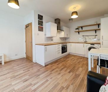 Somerset Road, Southsea - Photo 1