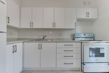 2 Bedrooms - Photo 3