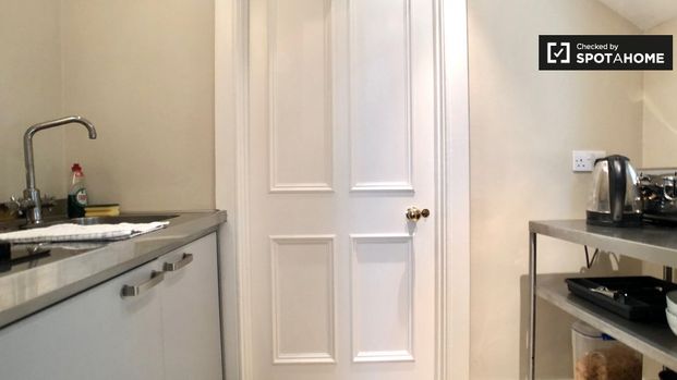 Chic studio apartment for rent in Killiney, Dublin - Photo 1