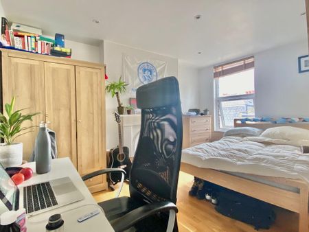 4 bedroom flat to rent - Photo 3