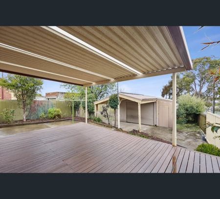 6 Roeder Street, Ironbark, Vic 3550 - Photo 2