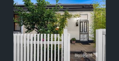 LUXURY LIVING MEETS URBAN CHARM ON ROWENA PARADE - Photo 3