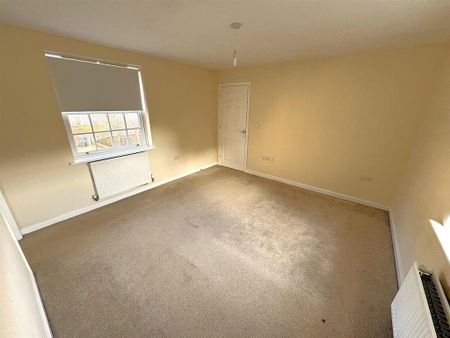 4 bedroom semi-detached house to rent - Photo 5