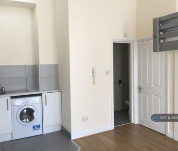 Studio to rent - Photo 2