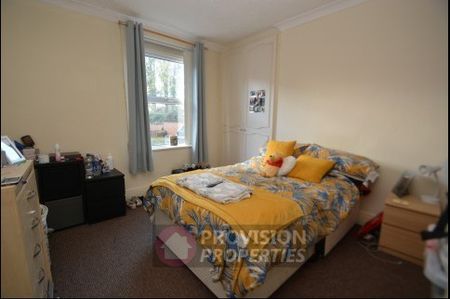 2 Bedroom Houses Flats in Leeds LS6 - Photo 4