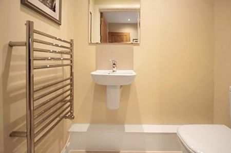 1 bedroom in a house share to rent - Photo 5