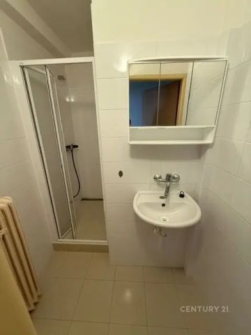 Pronájem družstevního bytu 1+1 v centru Smíchova - Photo 3
