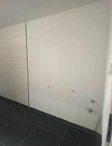 Modernisierte 2-Zimmer Wohnung AUCH NUTZBAR FÜR PRAXIS ODER BÜROS - Photo 3