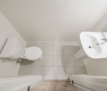 For Lease - 32 Emmas Way, Whitby, Ontario - Photo 3