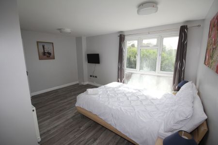 Greatfields Drive, Uxbridge, UB8 - Photo 5