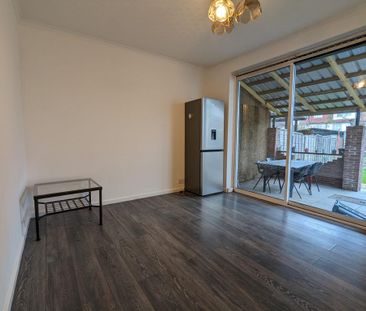 4 bedroom terraced house to rent - Photo 1