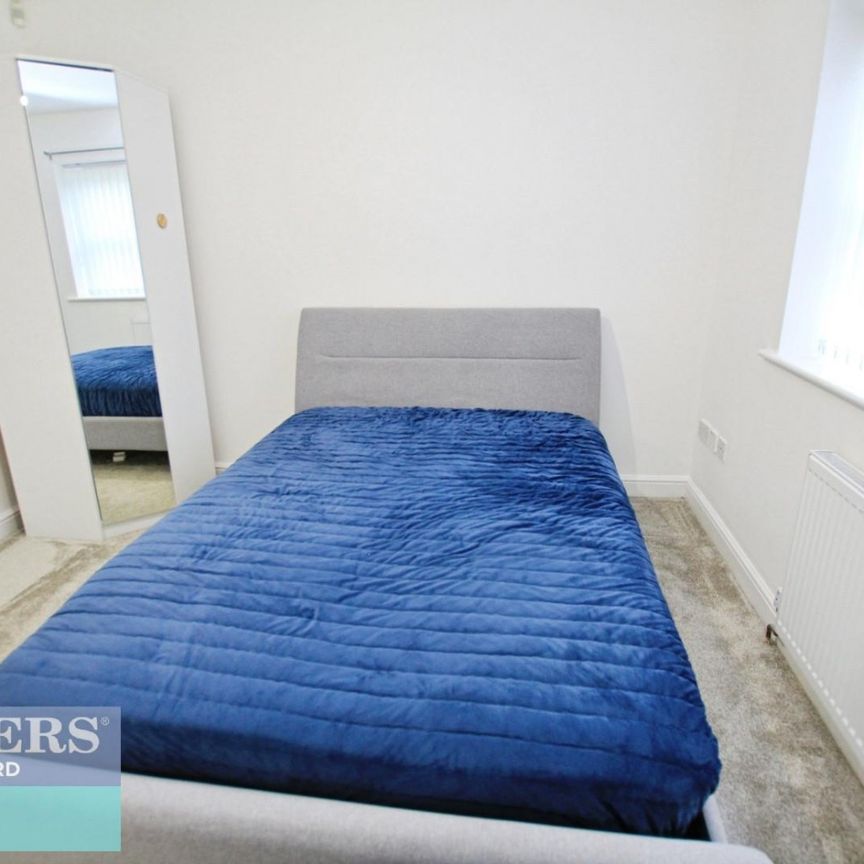 2 bedroom Flat To Let - Photo 1