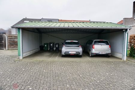 Goed gelegen appartement met 2 slaapkamers, terras en autostaanplaats - Photo 3