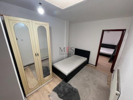 2 bedroom flat to rent - Photo 2