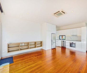 Victorian Charm With Modern Comfort - Photo 4