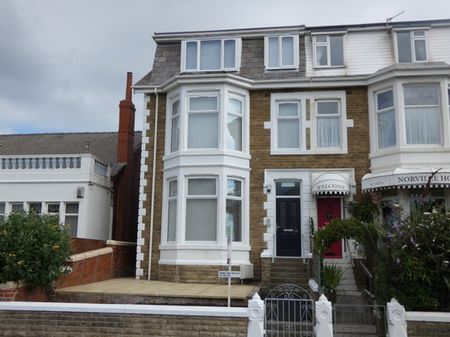 42 Warbreck Hill Road Flat C - Photo 2