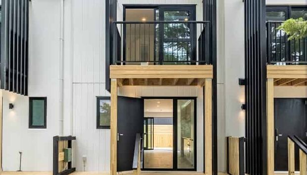 BRAND NEW 2x bedroom townhouse in exclusive development: - Photo 1