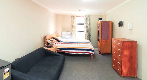 Central location studio apartment - Photo 1