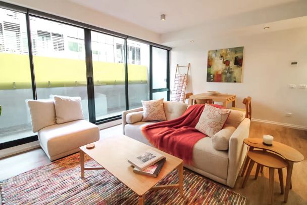 Designer Living in the Beating Heart of Richmond - Fully Furnished! - Photo 1