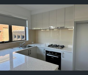 1/17 Oberon Avenue, St Albans, Vic 3021 - Photo 4