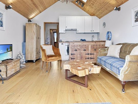 1 bedroom chalet to rent - Photo 1