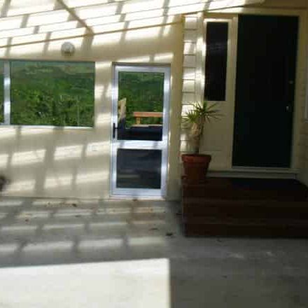 WELL PRESENTED IN KELSON - Photo 3