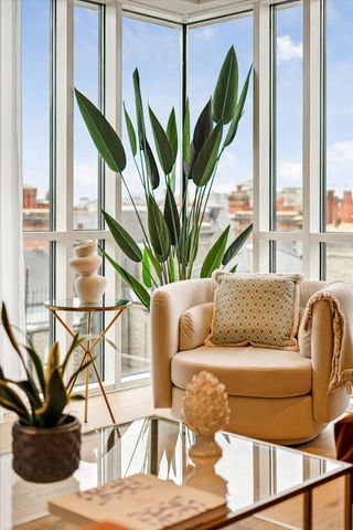 Knight Frank are delighted to offer this three bedroom furnished apartment on Baker Street - Photo 2