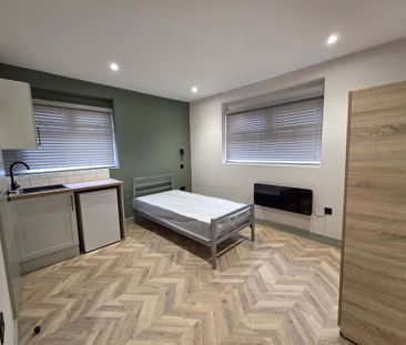 Studio Flat, Mansell Road, W3 - Photo 4