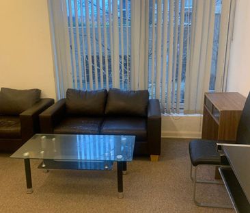 Double room with private toilet and bathroom close to Ilford statio... - Photo 2