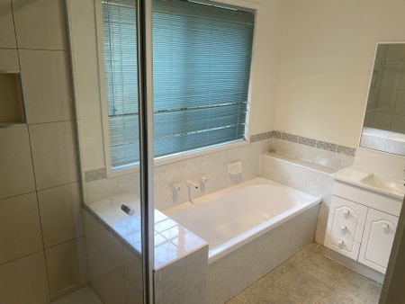 Comfortable Family Living! - Photo 5