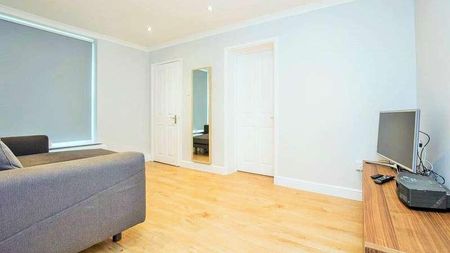 Camden Road, Camden, London, N7 - Photo 2