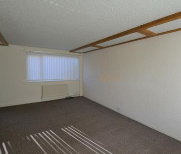 2 bedroom end of terrace house to rent - Photo 2