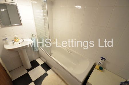 4 Bedroom Mid Terraced House for rent in Royal Park View - Photo 4