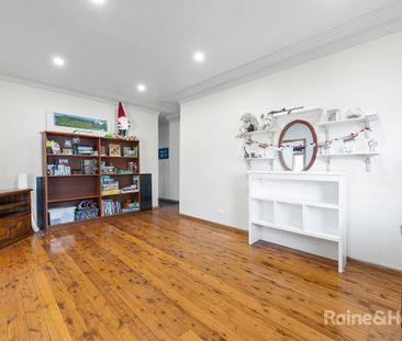 Cozy Family Home in a Convenient Ingleburn Location! - Photo 1