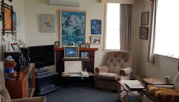 Renovated Charming 2BR Home with heat pump - Photo 1