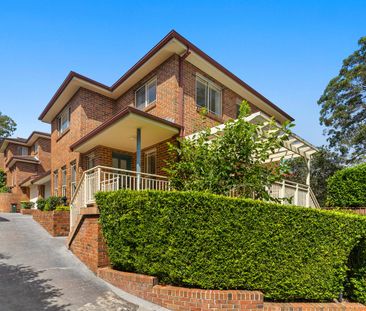 Spacious Three-Bedroom Townhouse in a Peaceful Gymea Bay Pocket - Photo 6